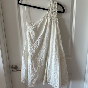 NEW WITH TAGS!! White Asymmetrical Free People Dress with Lace Details (S)
